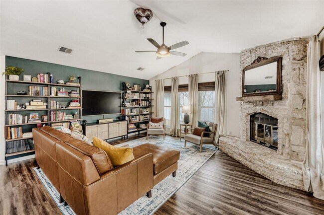 916 Great Britain Blvd in Austin, TX - Building Photo - Building Photo