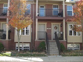 28017 Hopkins Dr in Novi, MI - Building Photo