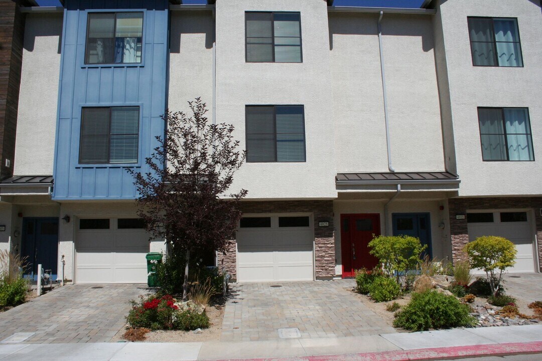 4925 Ciarra Kennedy Lane in Reno, NV - Building Photo