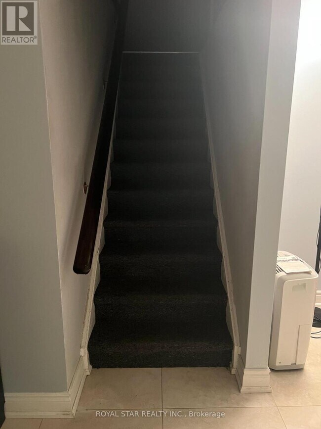 34 Malden St in Vaughan, ON - Building Photo - Building Photo