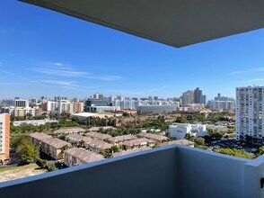 2780 NE 183rd St, Unit 1705 in Aventura, FL - Foto de edificio - Building Photo