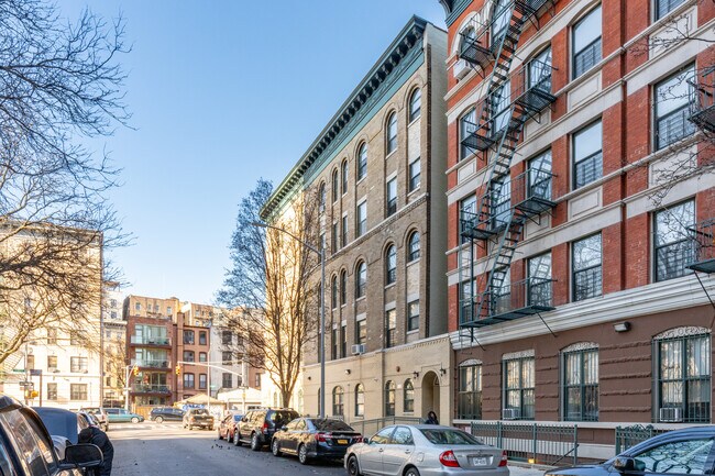 313 W 143rd St in New York, NY - Foto de edificio - Building Photo