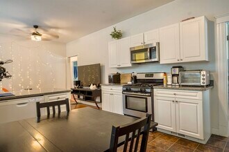 93A Hillside St, Unit 1 in Boston, MA - Foto de edificio - Building Photo