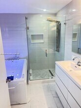 15271 NW 6th Ct in Pembroke Pines, FL - Foto de edificio - Building Photo