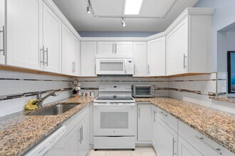 279 Coventry L in West Palm Beach, FL - Building Photo - Building Photo