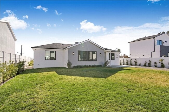 13465 Bradley Ave in Los Angeles, CA - Building Photo - Building Photo