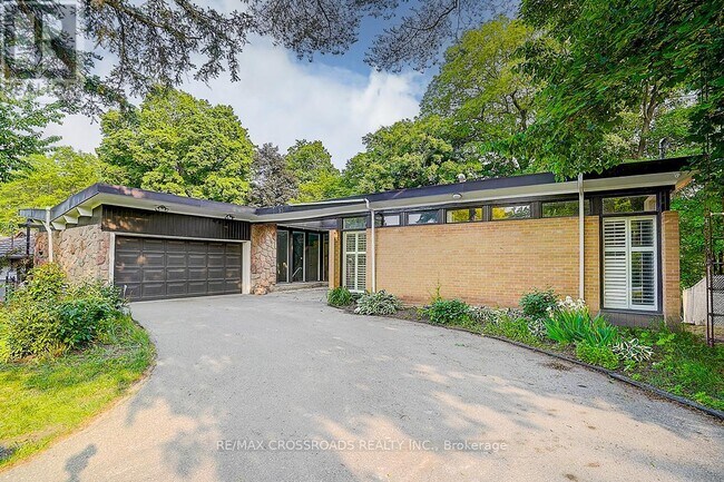 53 Forest Grove Dr in Toronto, ON - Building Photo - Building Photo
