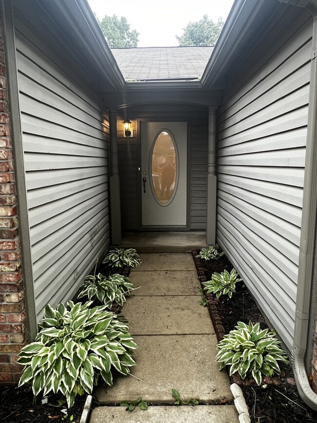 10702 Ashview Dr in Fishers, IN - Building Photo - Building Photo