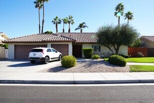 44150 Calico Cir in La Quinta, CA - Building Photo