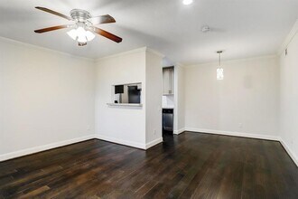 1880 White Oak Dr in Houston, TX - Building Photo - Building Photo