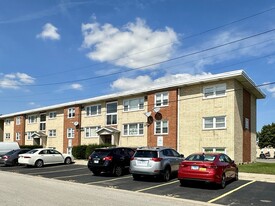 9612 Ivanhoe Ave in Schiller Park, IL - Building Photo