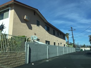 19419 Victory Blvd in Reseda, CA - Building Photo - Building Photo