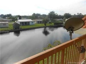 7610      Westwood Dr-Unit -129 in Tamarac, FL - Building Photo - Building Photo