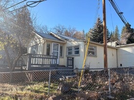 220 N Pine St in Susanville, CA - Building Photo