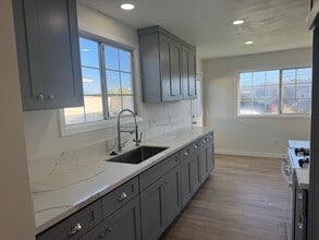 1150 W Fir Ave in Oxnard, CA - Building Photo - Building Photo