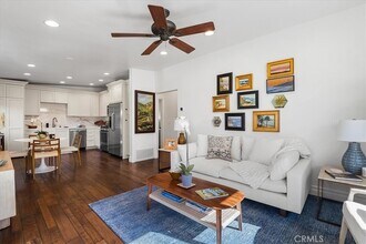 737 Griffith Way in Laguna Beach, CA - Foto de edificio - Building Photo