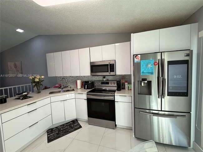 7738 W 34th Ln in Hialeah, FL - Building Photo - Building Photo