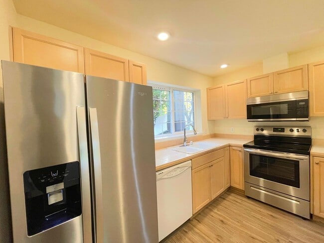 25235 SE Klahanie Blvd in Issaquah, WA - Building Photo - Building Photo