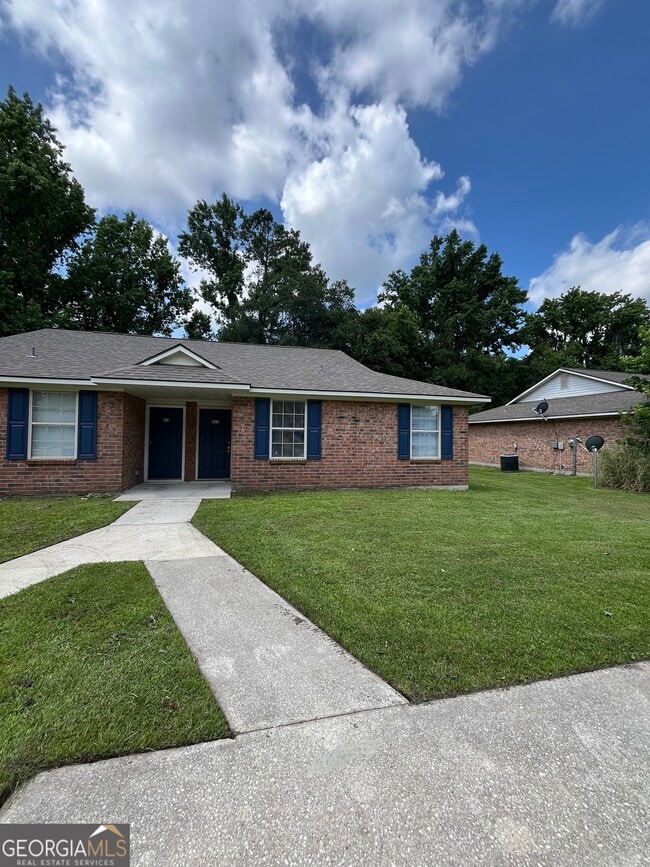 property at 412 Admiral's Walk Dr