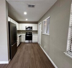 202 W N Loop Blvd in Austin, TX - Building Photo - Building Photo