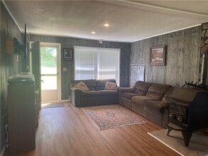 1823 Newman Rd in Hancock, NY - Foto de edificio - Building Photo