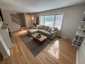 5350 N Navajo Ave in Glendale, WI - Building Photo - Building Photo