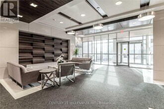 339 Rathburn Rd W in Mississauga, ON - Building Photo - Building Photo