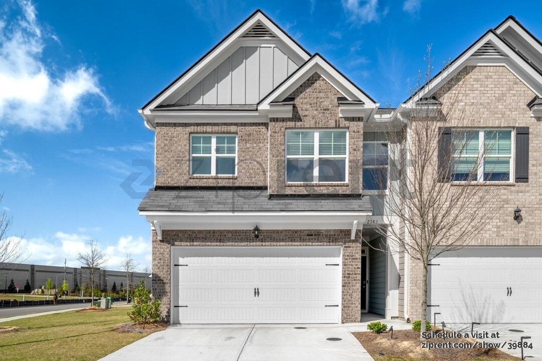 2383 Blue Monarch Dr in Buford, GA - Building Photo