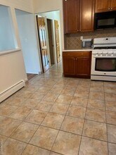 147-28 22nd Ave in Queens, NY - Foto de edificio - Building Photo