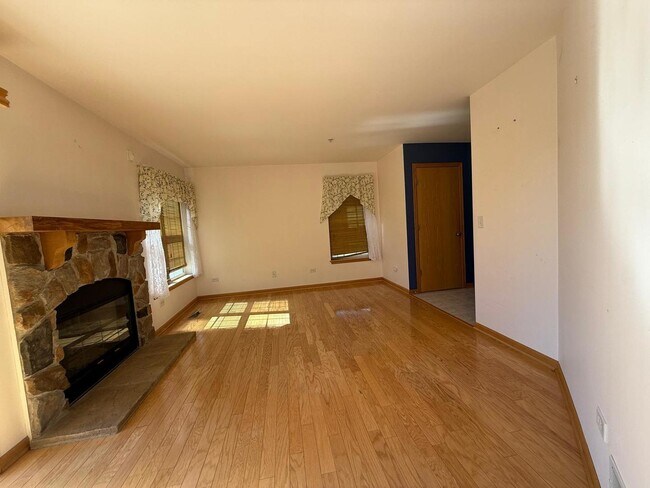 601 Blue Springs Dr in Fox Lake, IL - Building Photo - Building Photo