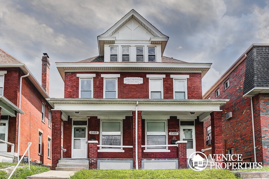 2168 Summit St in Columbus, OH - Building Photo