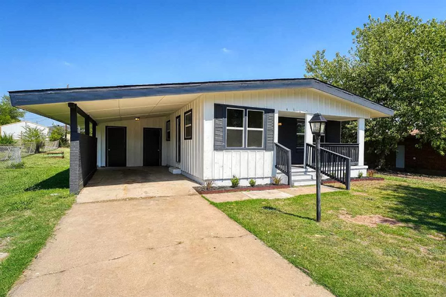 property at 4305 NW Ridgecrest Dr