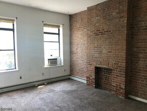 214 9th St in Jersey City, NJ - Foto de edificio - Building Photo