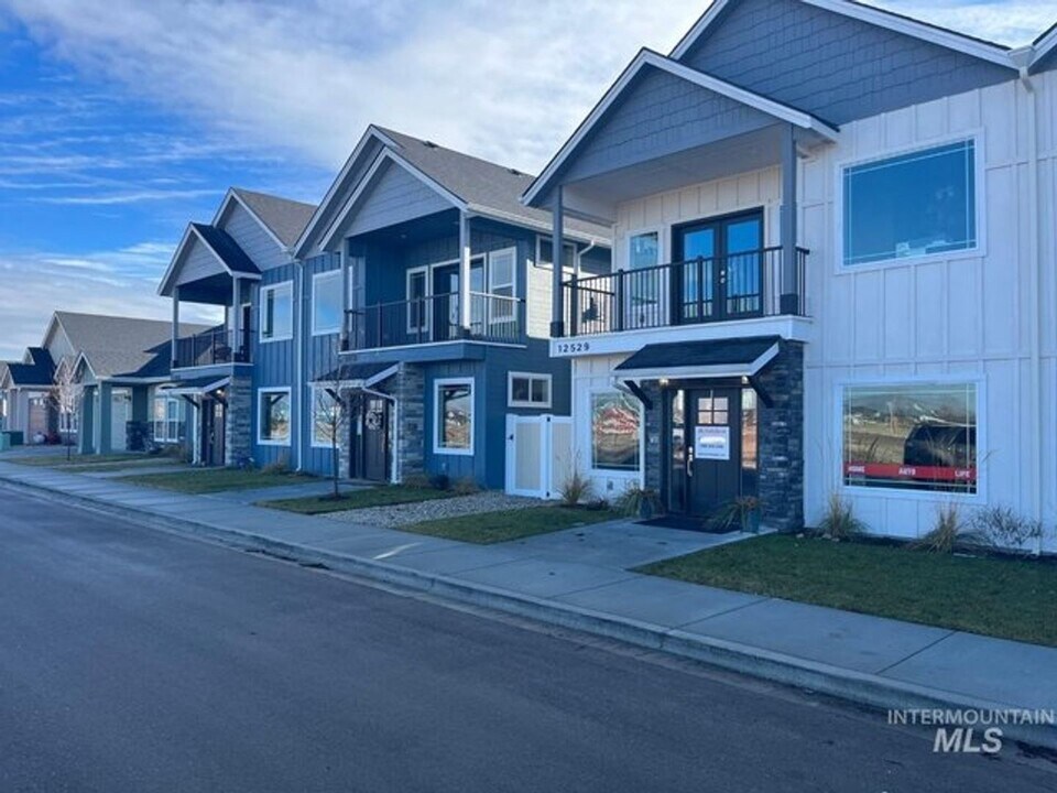 12561 W Goldcrest St in Star, ID - Building Photo