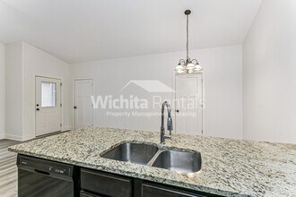 920-922 W Onewood Pl in Andover, KS - Building Photo - Building Photo