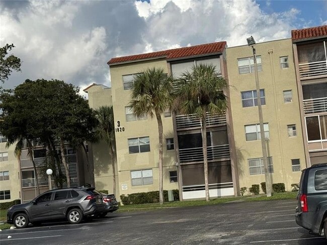 property at 1820 N Lauderdale Ave