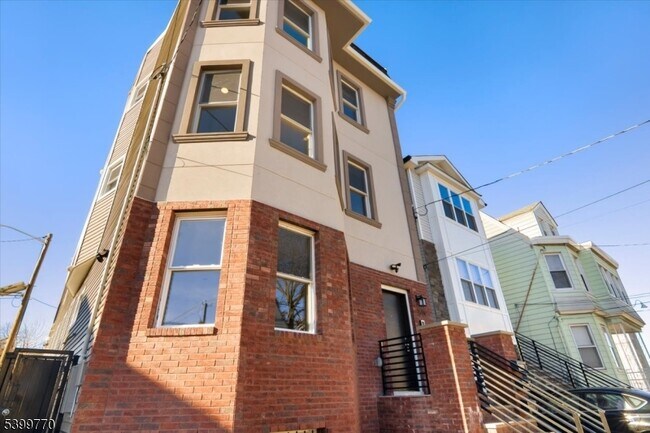 579 S 12th St in Newark, NJ - Building Photo - Building Photo