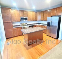 8395 Norwood Ln N in Maple Grove, MN - Building Photo