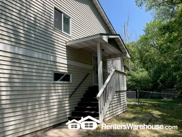 2000 Clarence St in Maplewood, MN - Building Photo - Building Photo