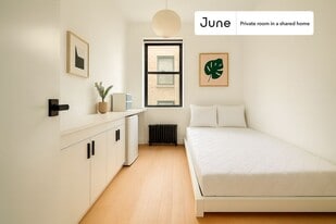 Room in Shared 3 bed/3 bath home in Queens, NY - Building Photo