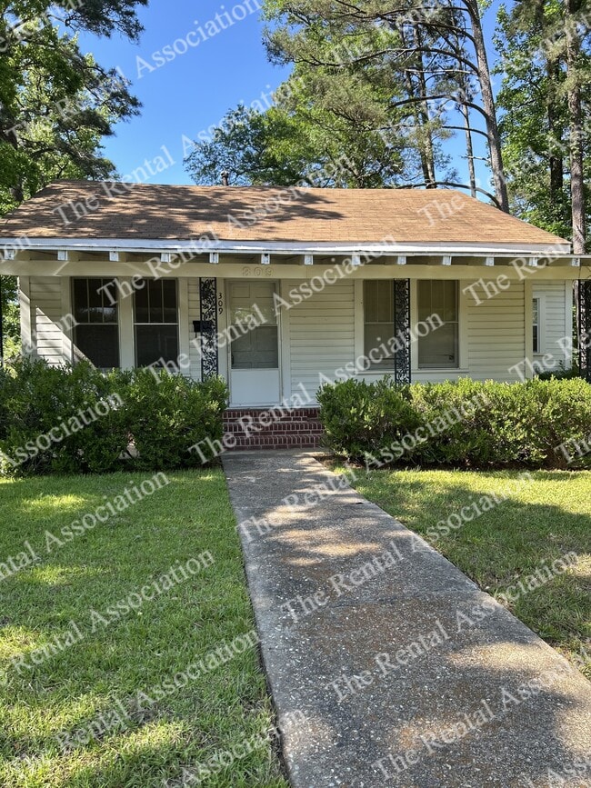 property at 309 E Texas Ave