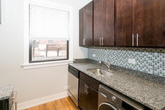 2905 N Mildred Ave in Chicago, IL - Building Photo - Building Photo