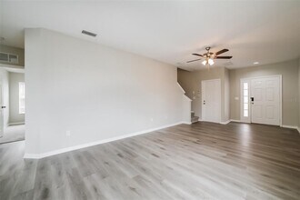 709 Cristelle Jean Dr in Ruskin, FL - Building Photo - Building Photo