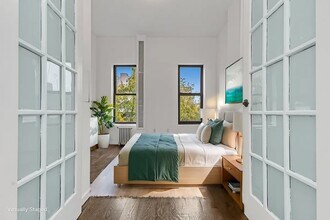 32 Garnet St, Unit 1L in Brooklyn, NY - Foto de edificio - Building Photo