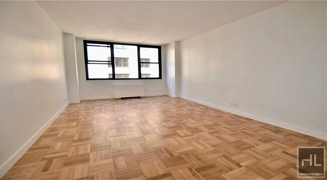 EAST 49 STREET in New York, NY - Building Photo - Building Photo