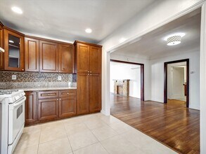 243 N Berendo St in Los Angeles, CA - Foto de edificio - Building Photo