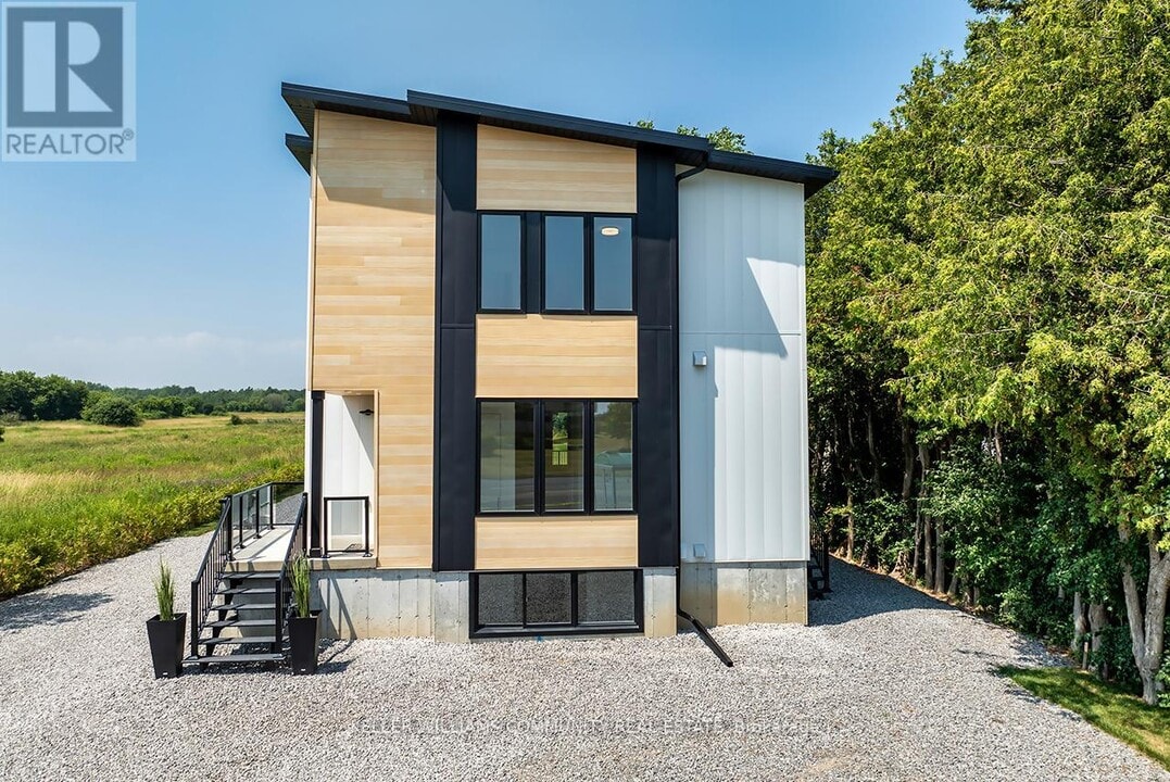 2246 Durham Regional Hwy 2 in Clarington, ON - Building Photo