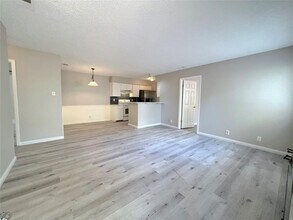 9900 Hundred Oaks Cir in Austin, TX - Building Photo - Building Photo