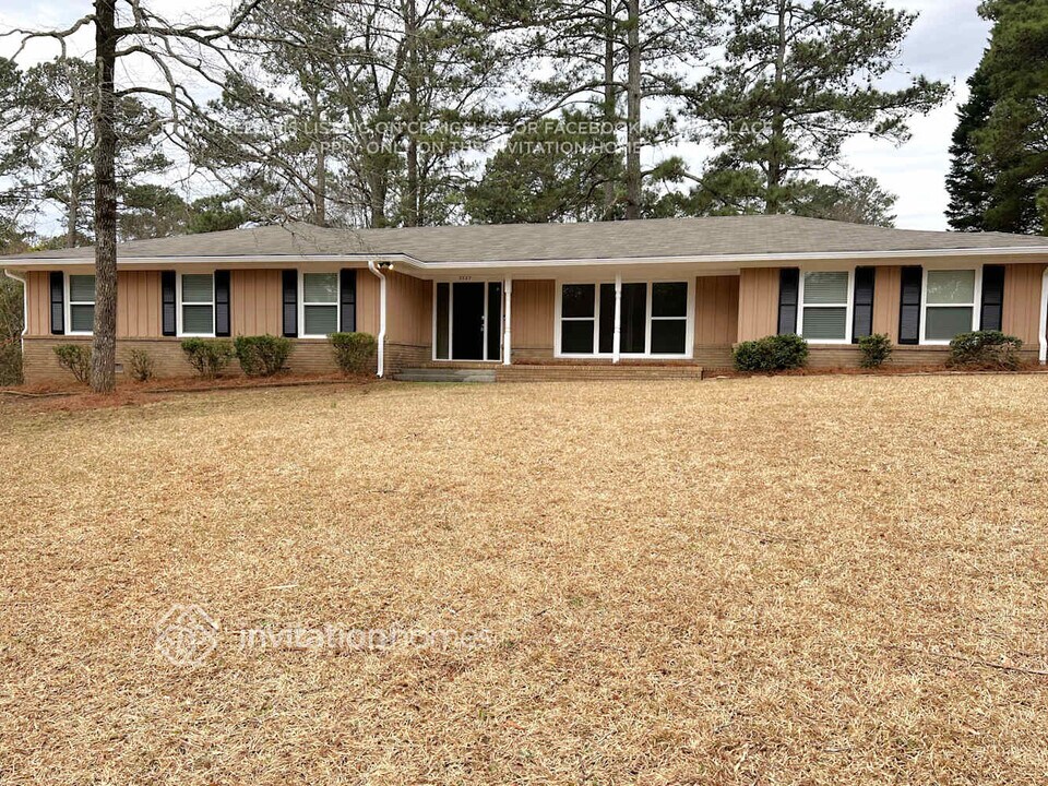 3327 Salem E Dr SE in Conyers, GA - Foto de edificio