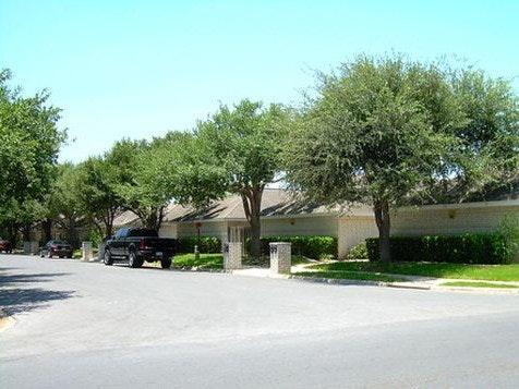 700 Nightingale Ave, Unit D in McAllen, TX - Foto de edificio